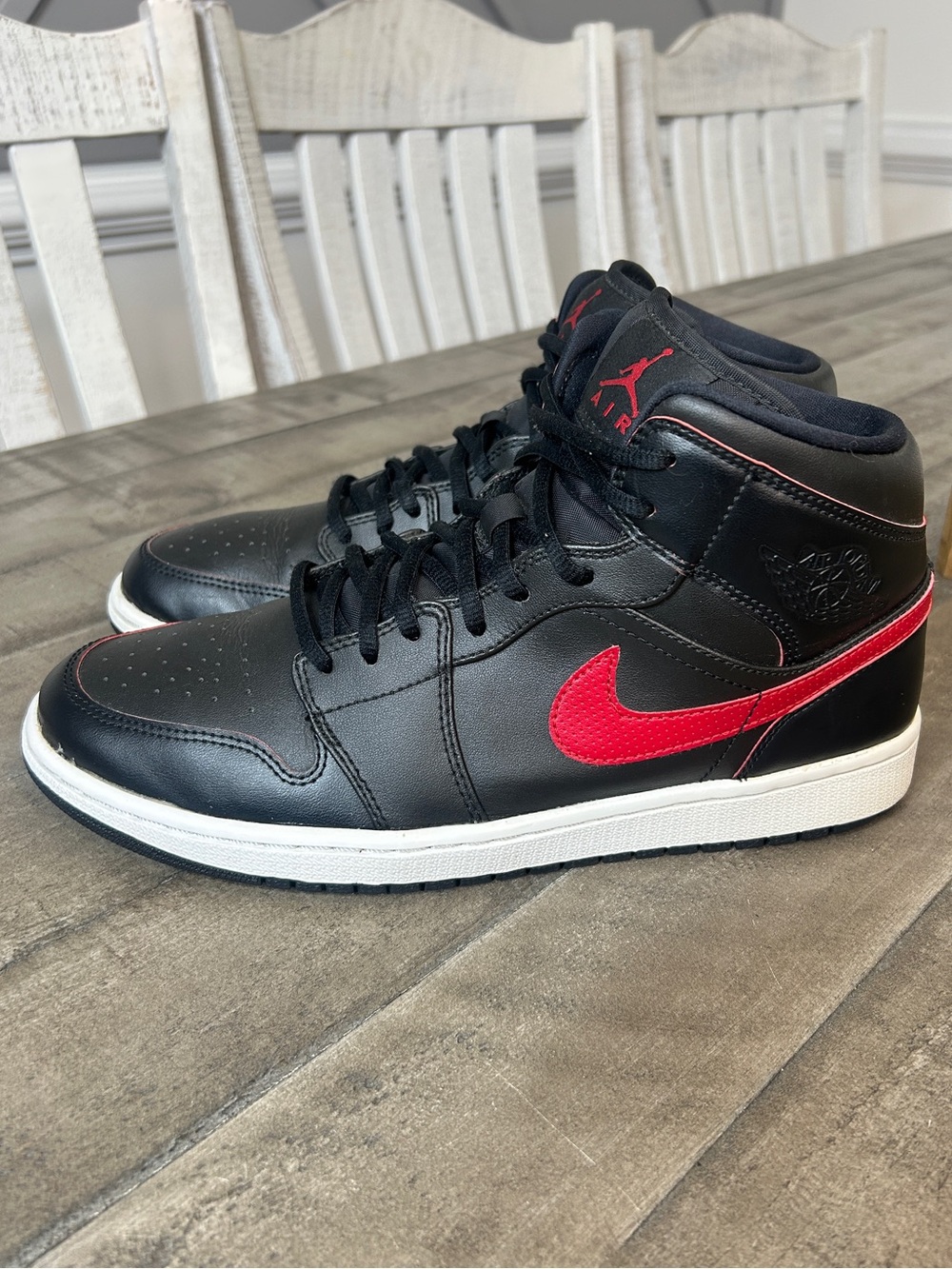 Nike Air Jordan 1 Retro Mid Black Team Red Men’s Sneakers 554724-009 Size 10.5